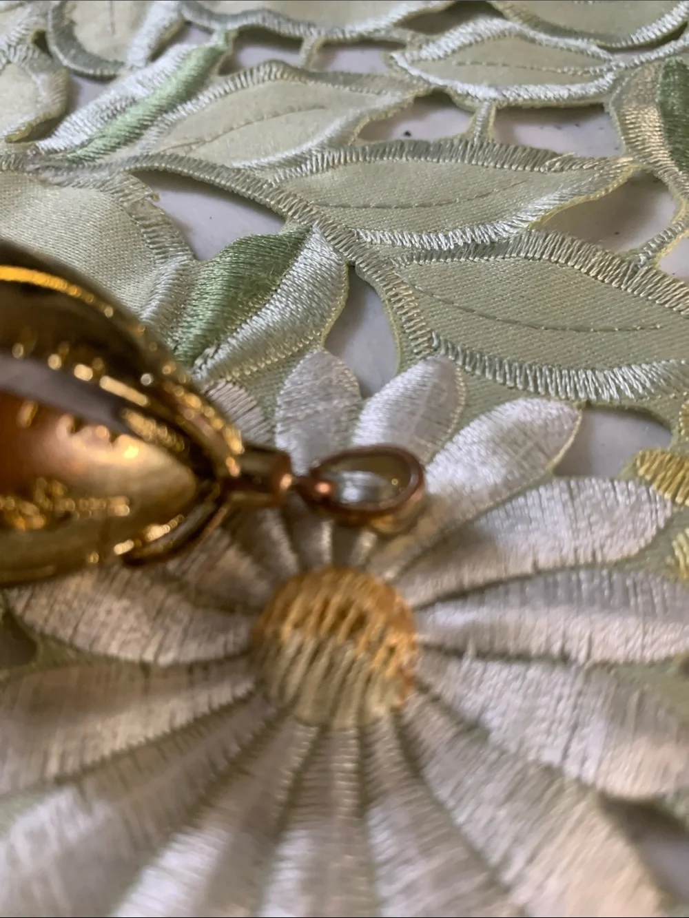 Harry Potter -The Golden Egg Pendant Metal Armor and Acrylic White Egg